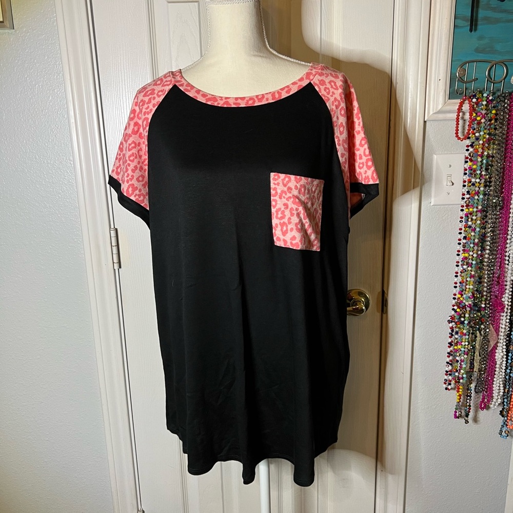 Black and pink tshirt